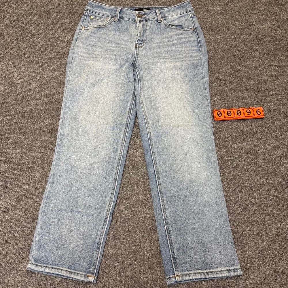 1822 Denim light wash straight leg jeans. Size 10